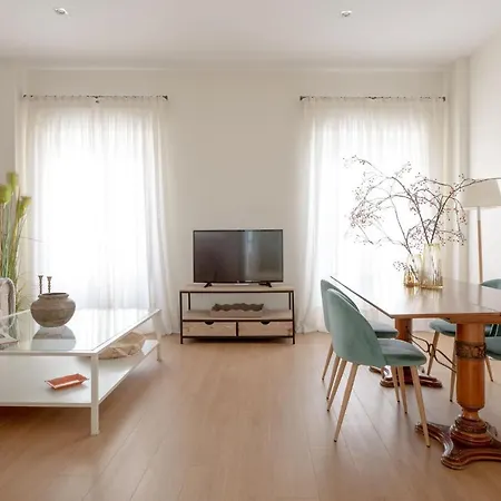 Plaza Nueva 2 Bedrooms & 2 Bathrooms Apartment
